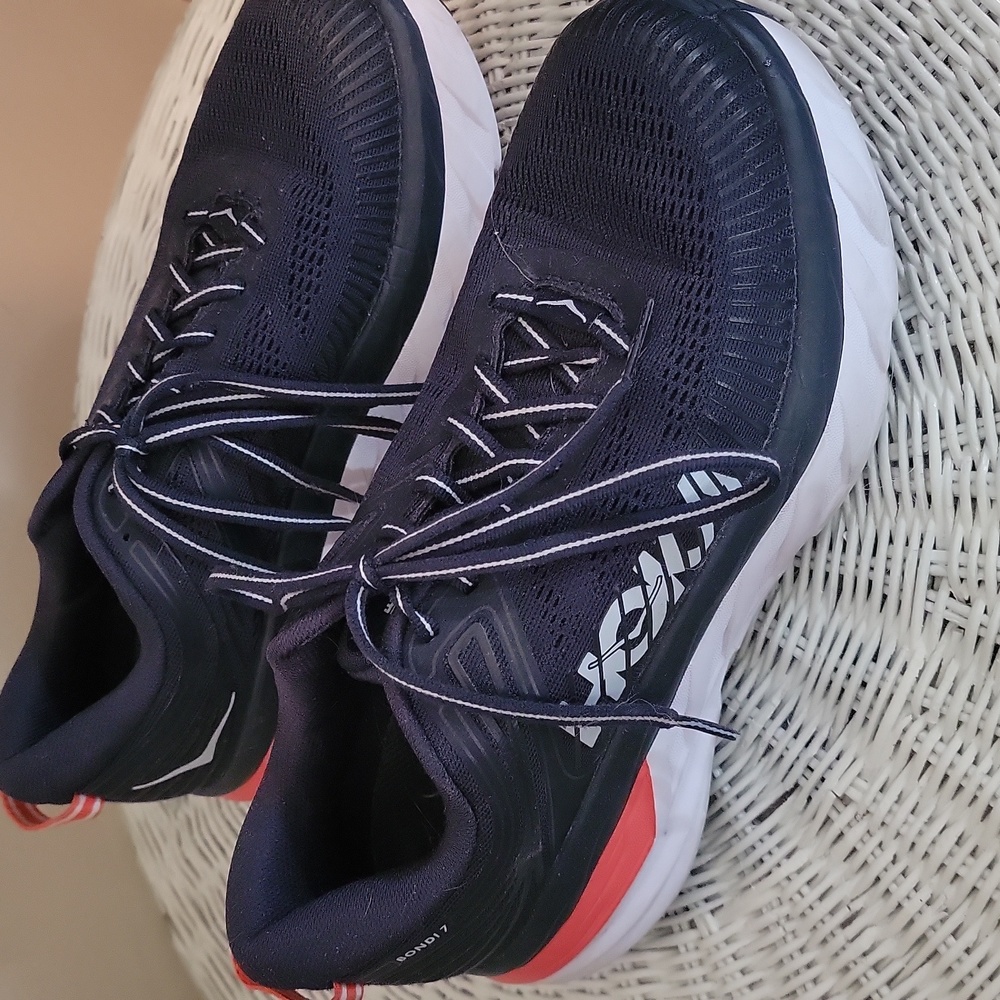 Women’s Hoka Tome to Fly Bondi 7 Sneakers size 8